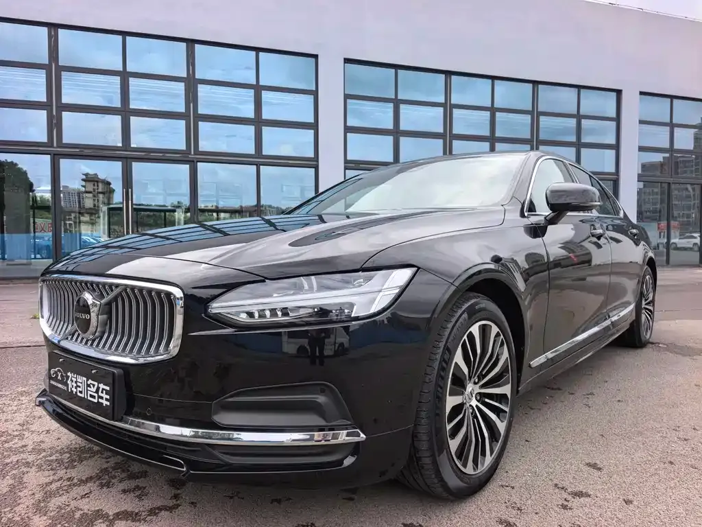 Volvo S90 — фото 1