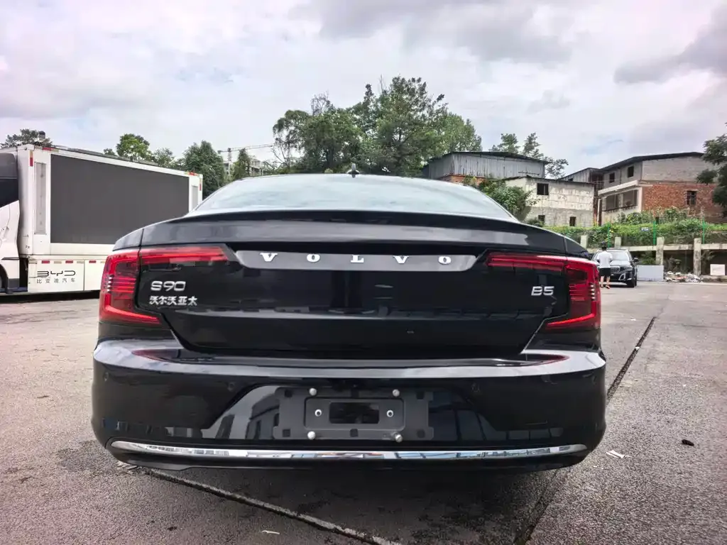 Volvo S90 — фото 3