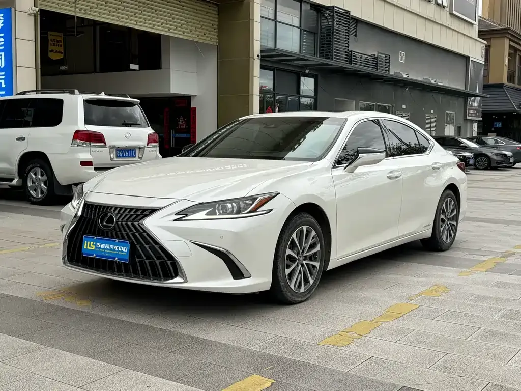 Lexus ES — фото 1