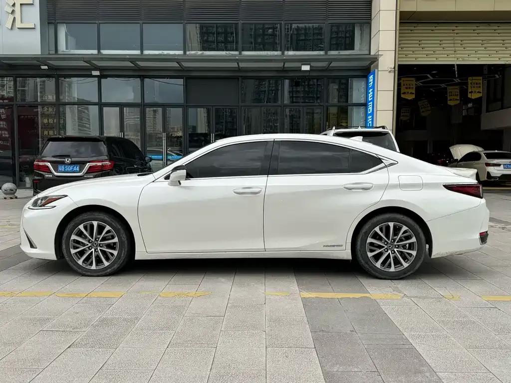 Lexus ES — фото 4