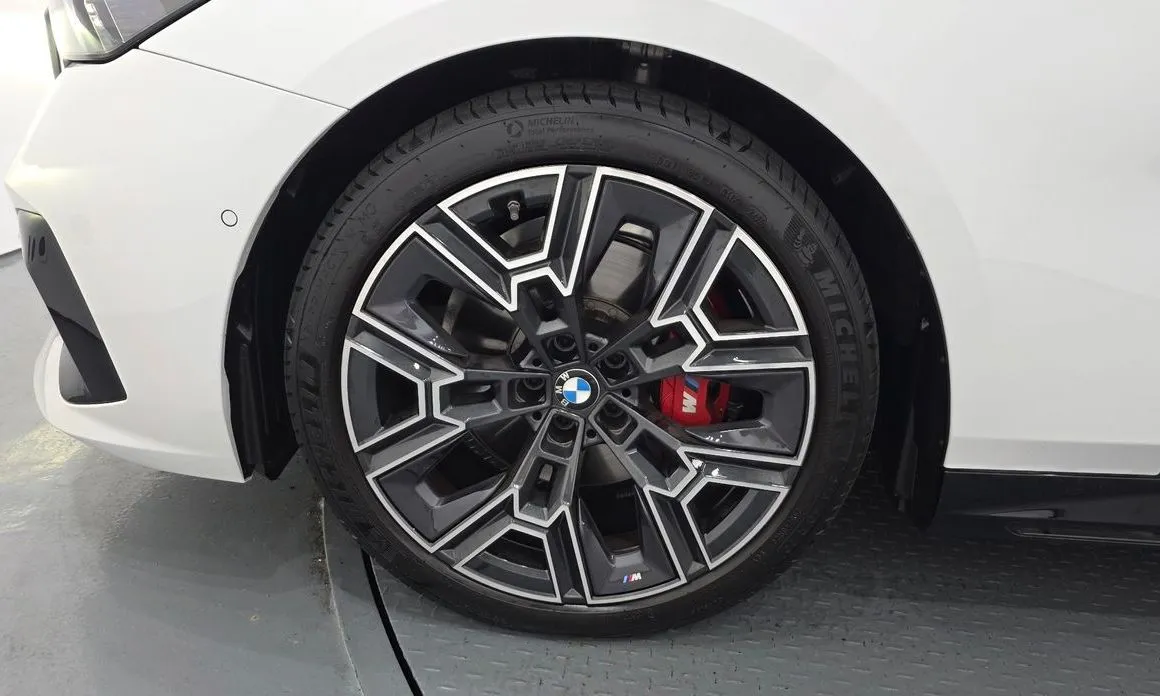 BMW 5-Series 2026 из KR, фото 5