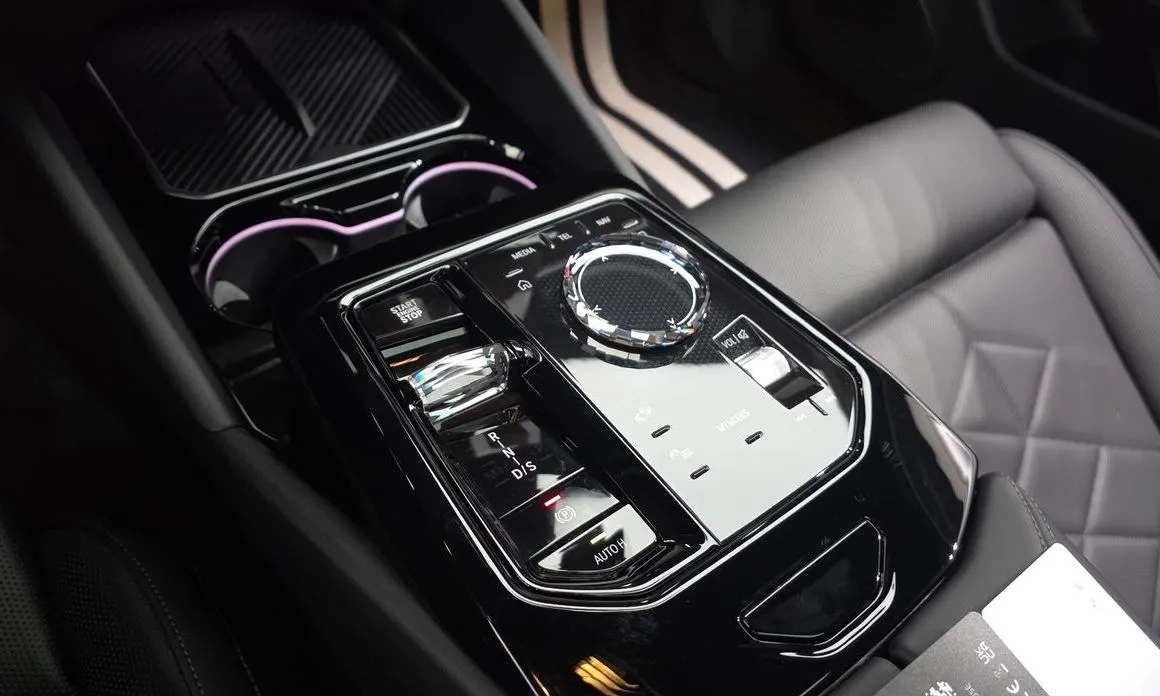 BMW 5-Series 2026 из KR, фото 8