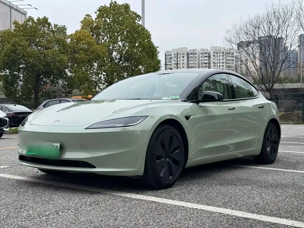 Tesla Model 3 — фото 1