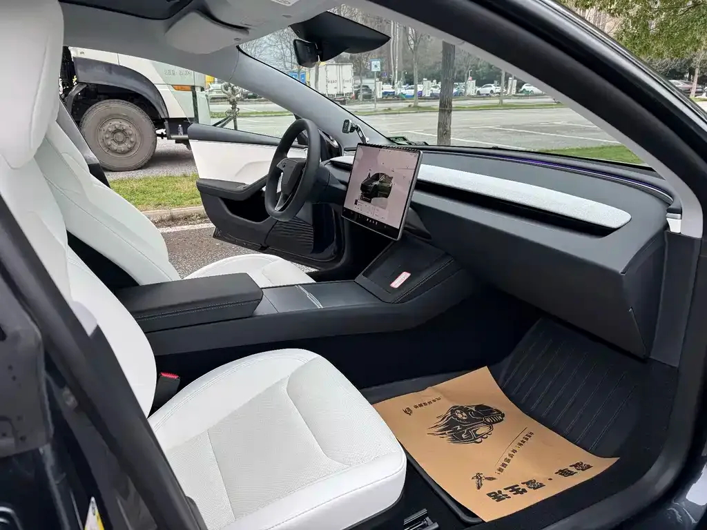 Tesla Model 3 — фото 3