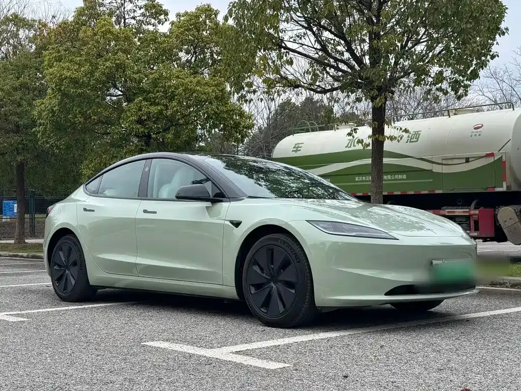 Tesla Model 3 — фото 9