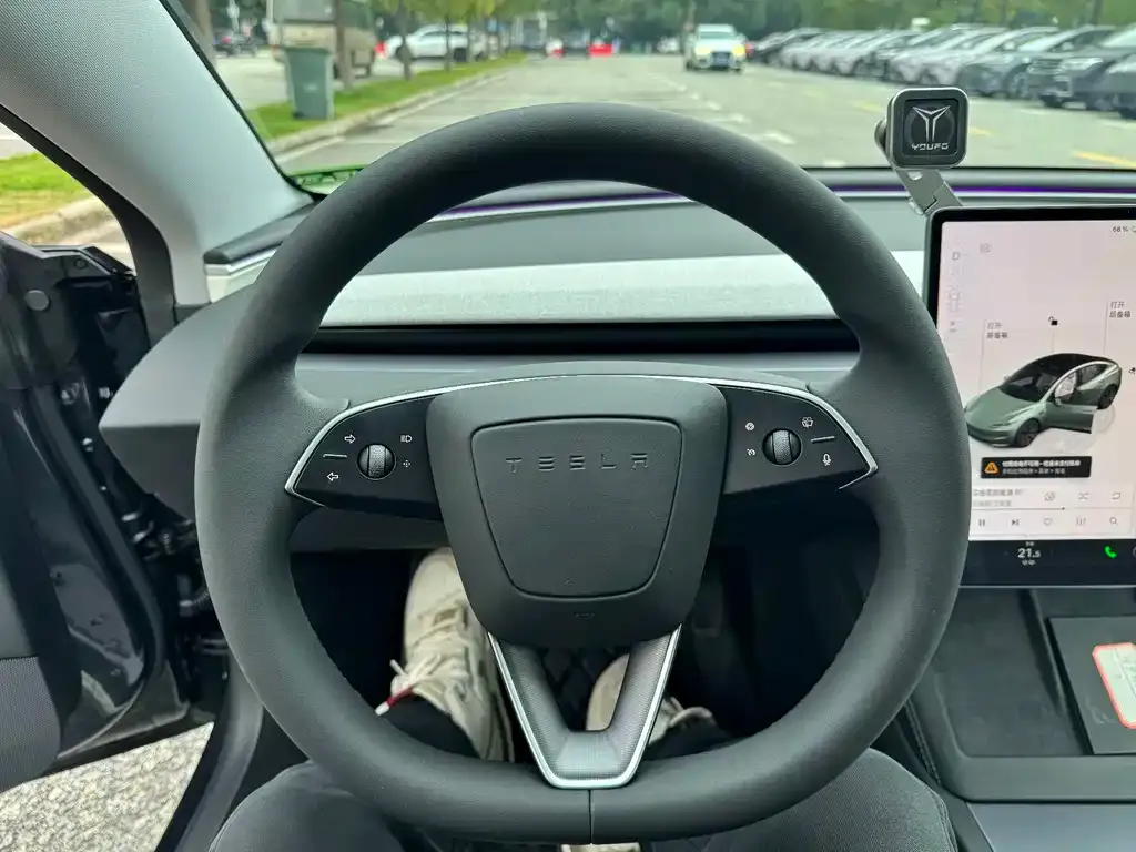 Tesla Model 3 — фото 2