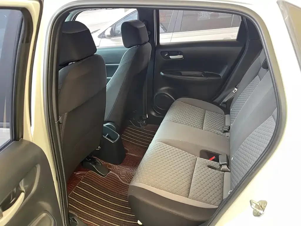 Honda Fit — фото 4