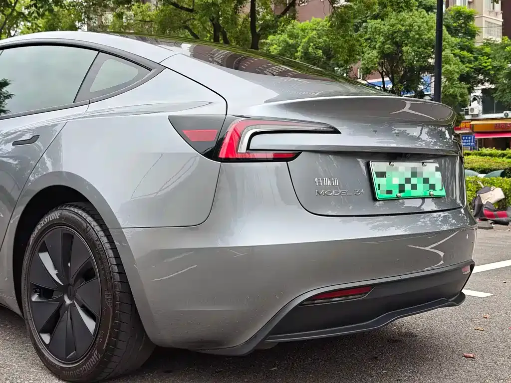 Tesla Model 3 — фото 10