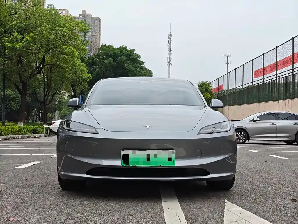 Tesla Model 3 — фото 9
