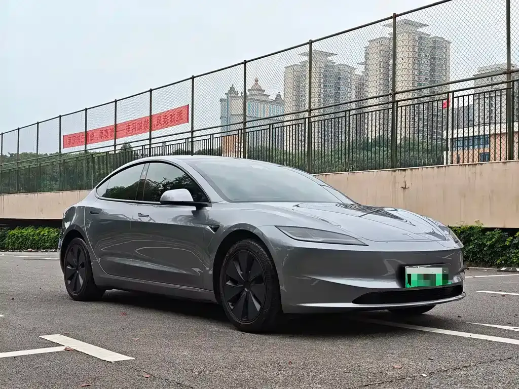 Tesla Model 3 — фото 3