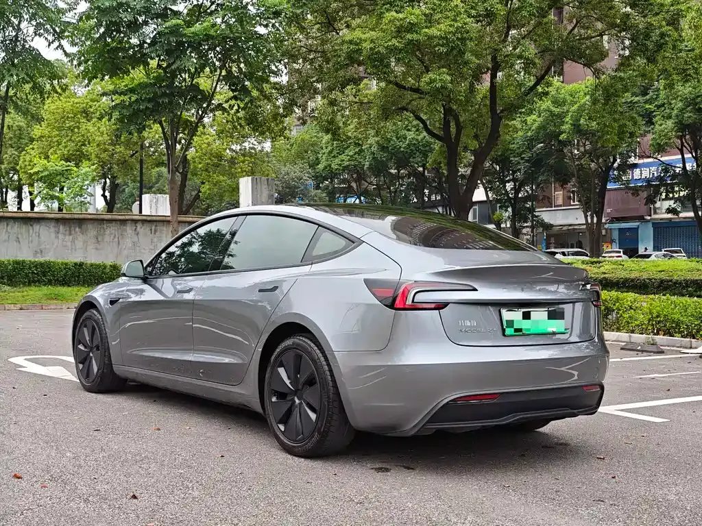 Tesla Model 3 — фото 8