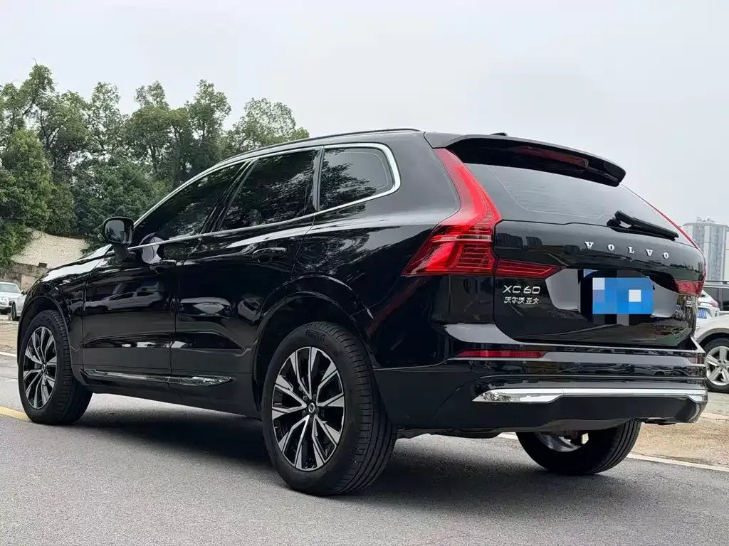 Volvo XC60 — фото 7
