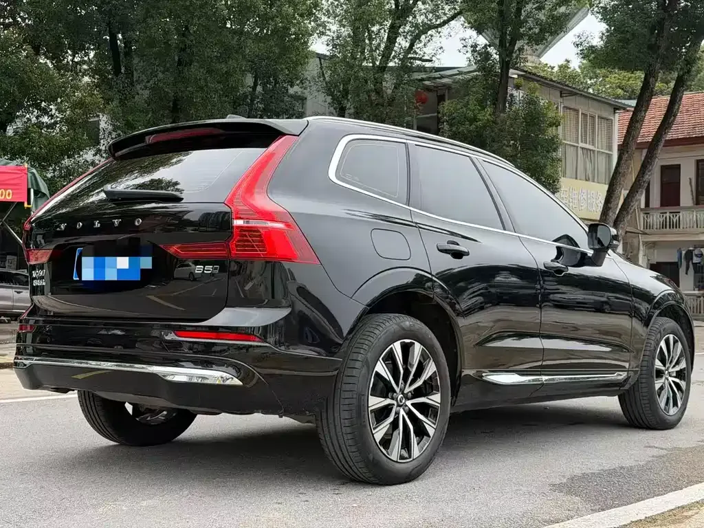 Volvo XC60 — фото 9
