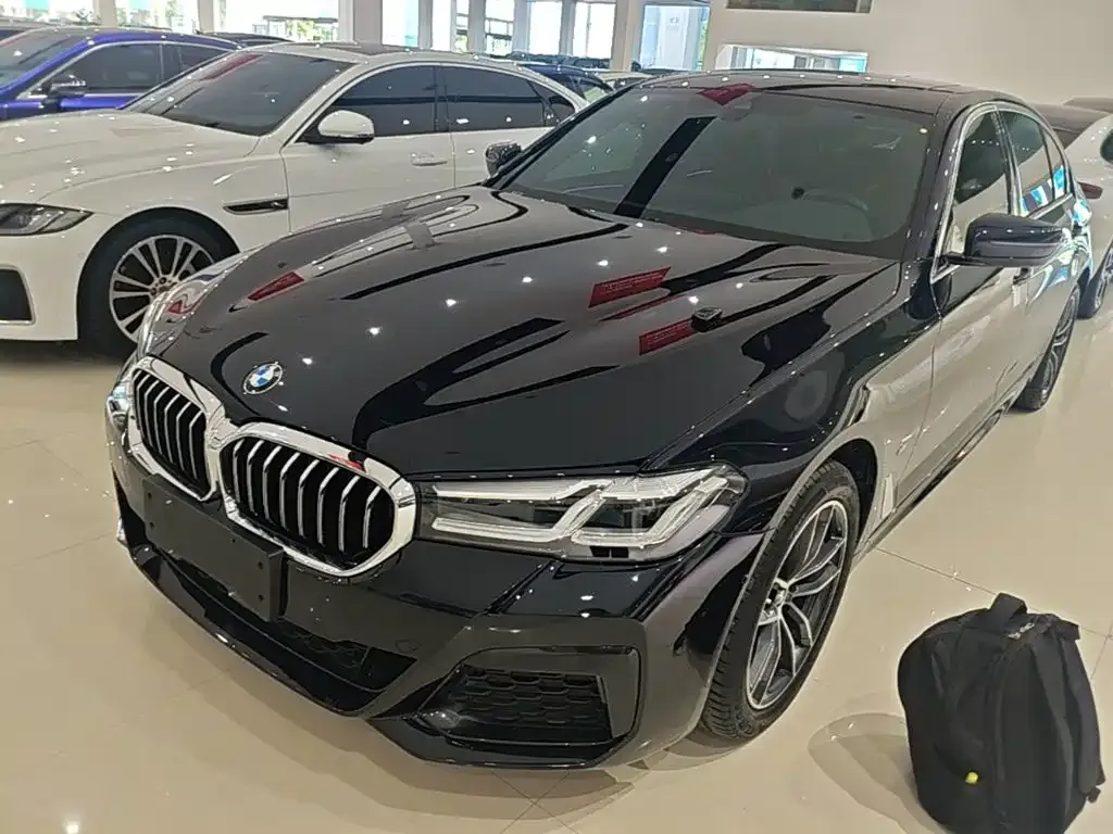 BMW 5 Series — фото 1