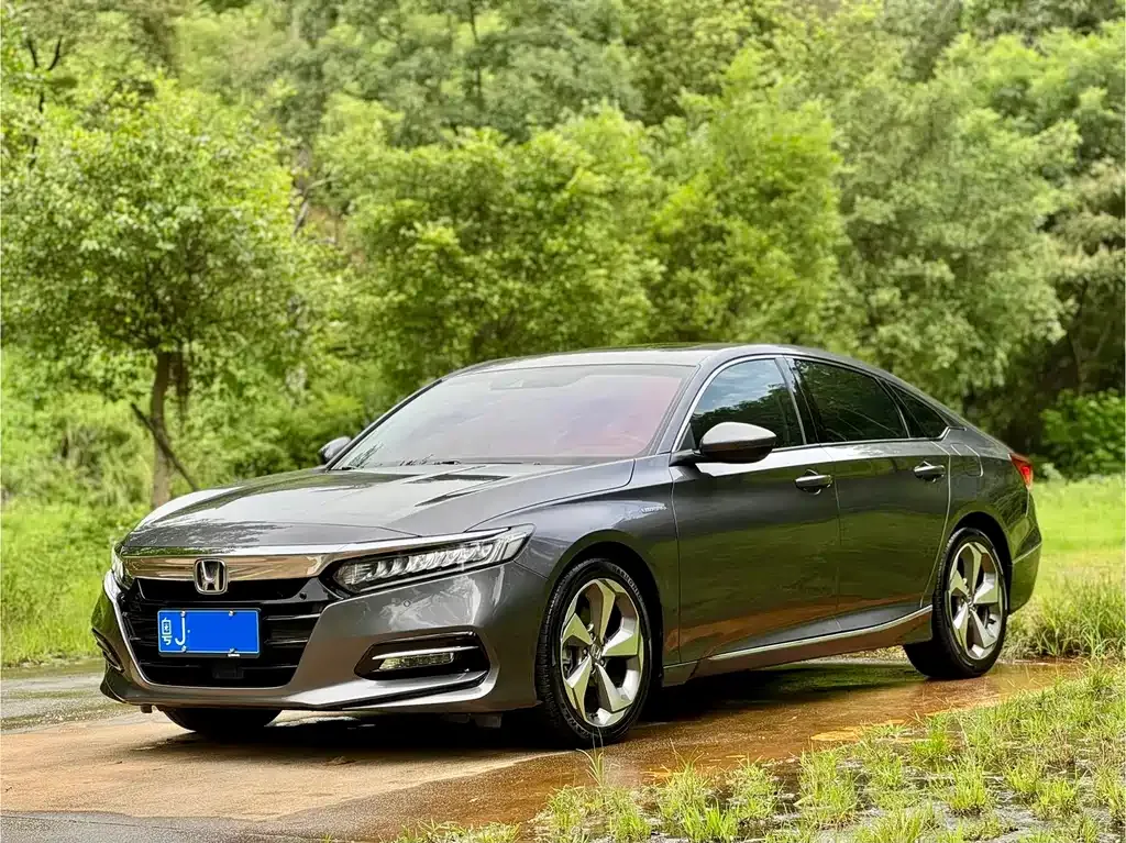 Honda Accord — фото 1