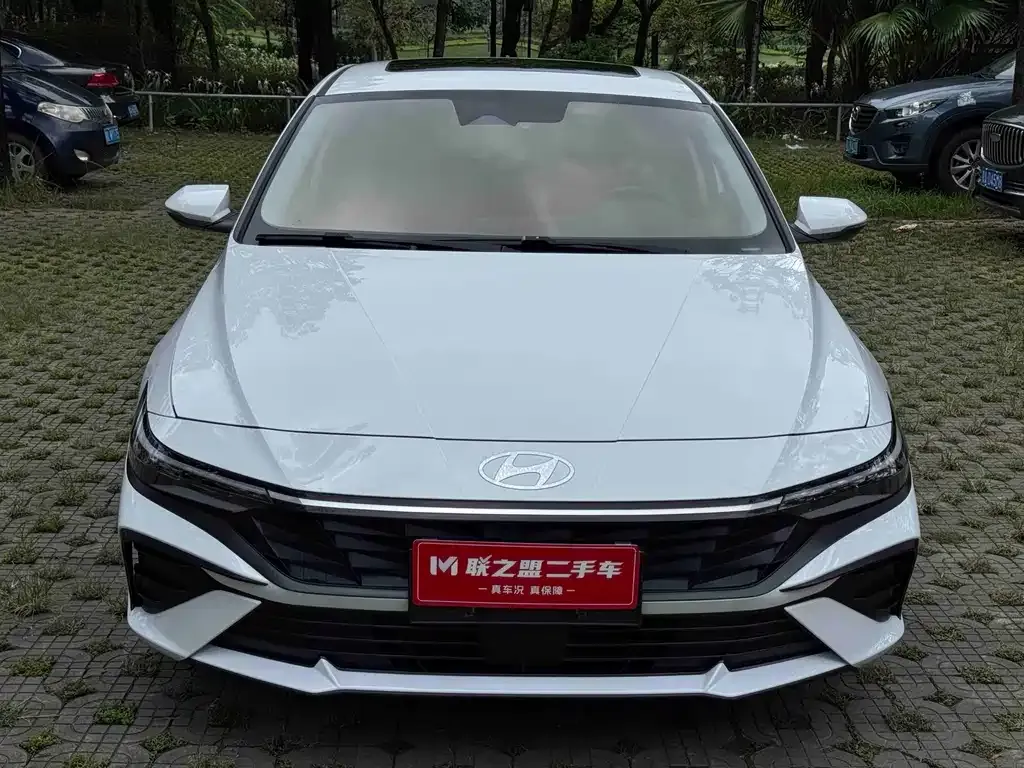 Hyundai Elantra — фото 3