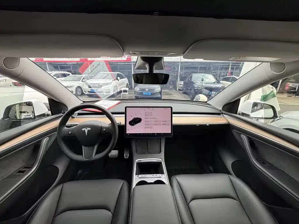 Tesla Model Y — фото 8