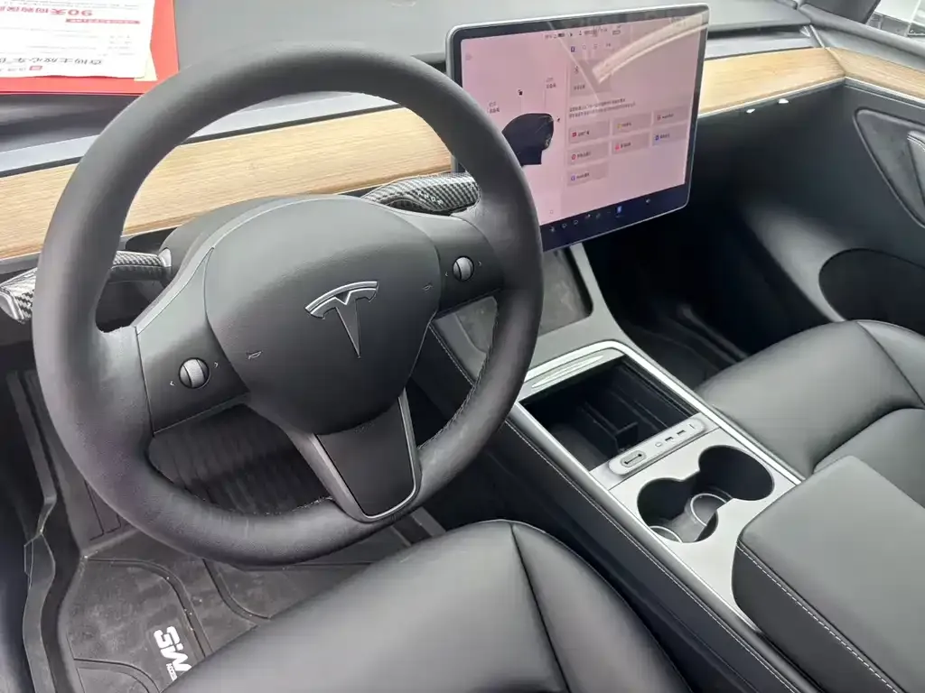 Tesla Model Y — фото 6