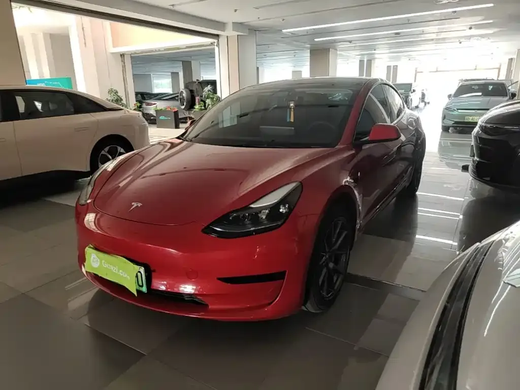 Tesla Model 3 — фото 9