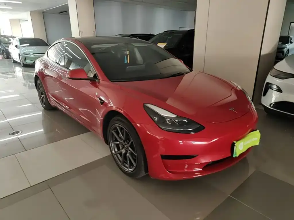 Tesla Model 3 — фото 5