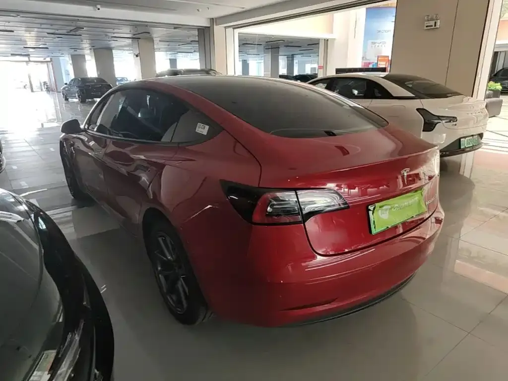 Tesla Model 3 — фото 7