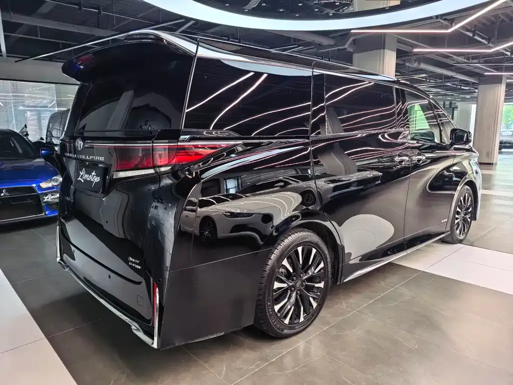 Toyota Vellfire — фото 10