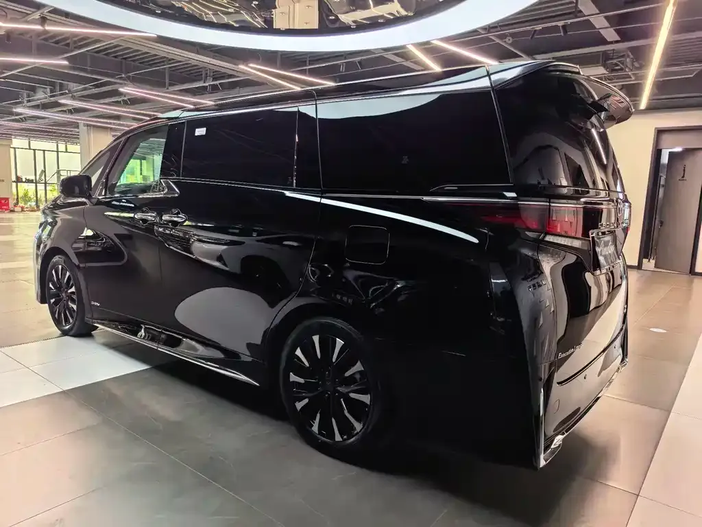 Toyota Vellfire — фото 8