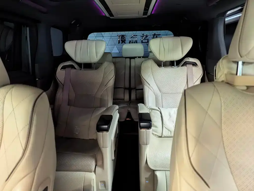 Toyota Vellfire — фото 2