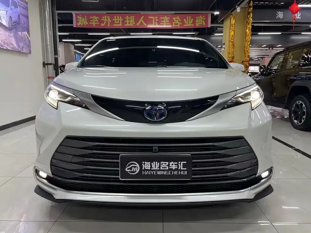 Toyota Sienna — фото 8