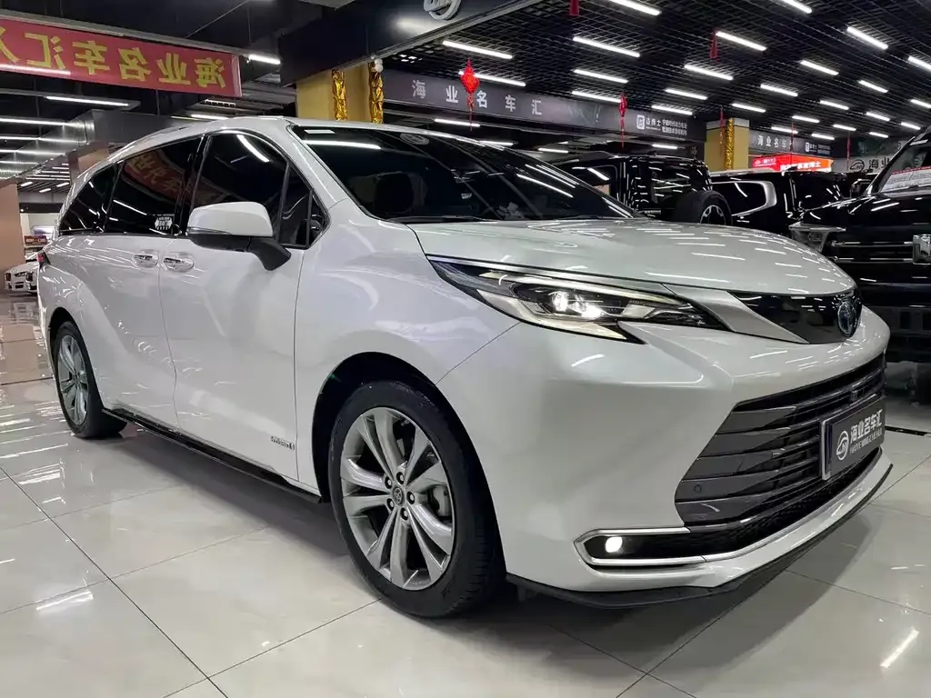 Toyota Sienna — фото 4