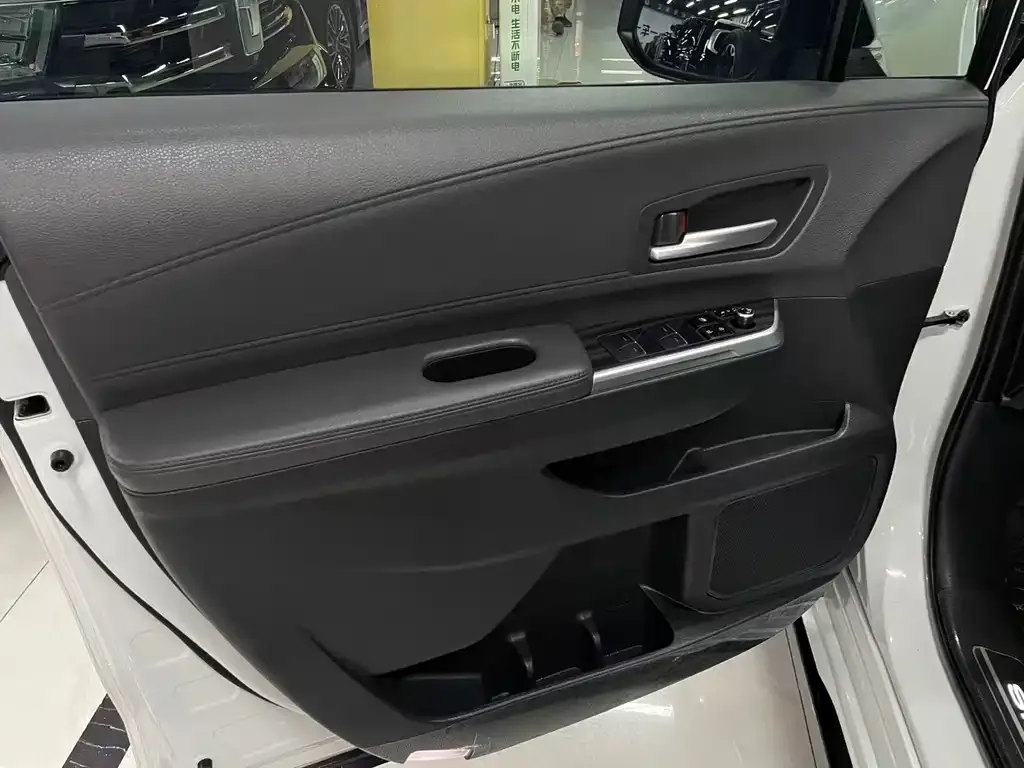 Toyota Sienna — фото 7