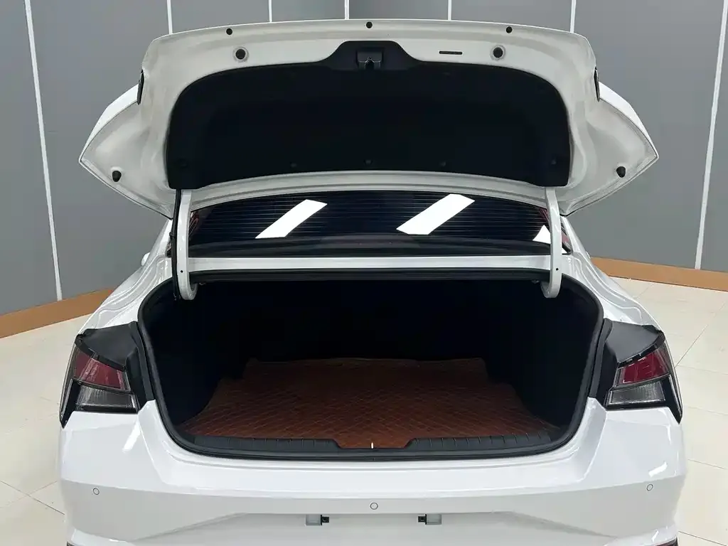 Hyundai Elantra — фото 3