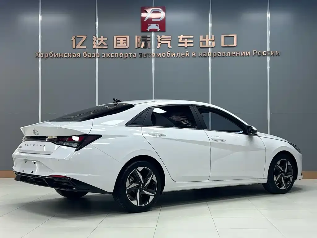 Hyundai Elantra — фото 4
