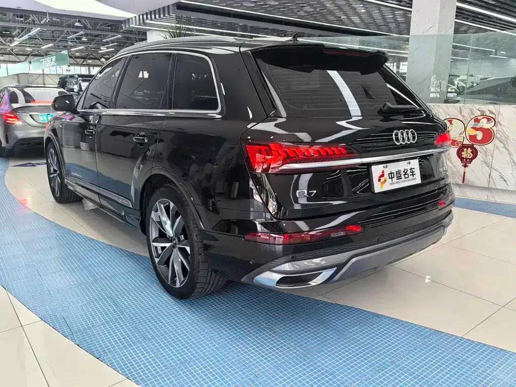 Audi Q7 — фото 9