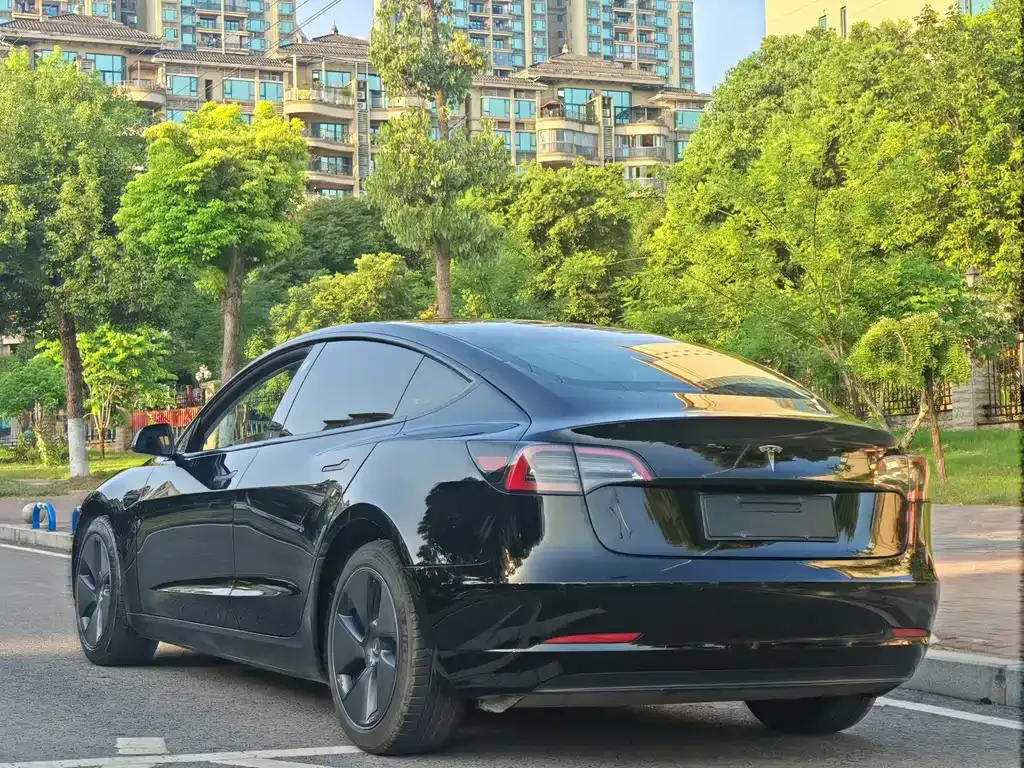 Tesla Model 3 — фото 10