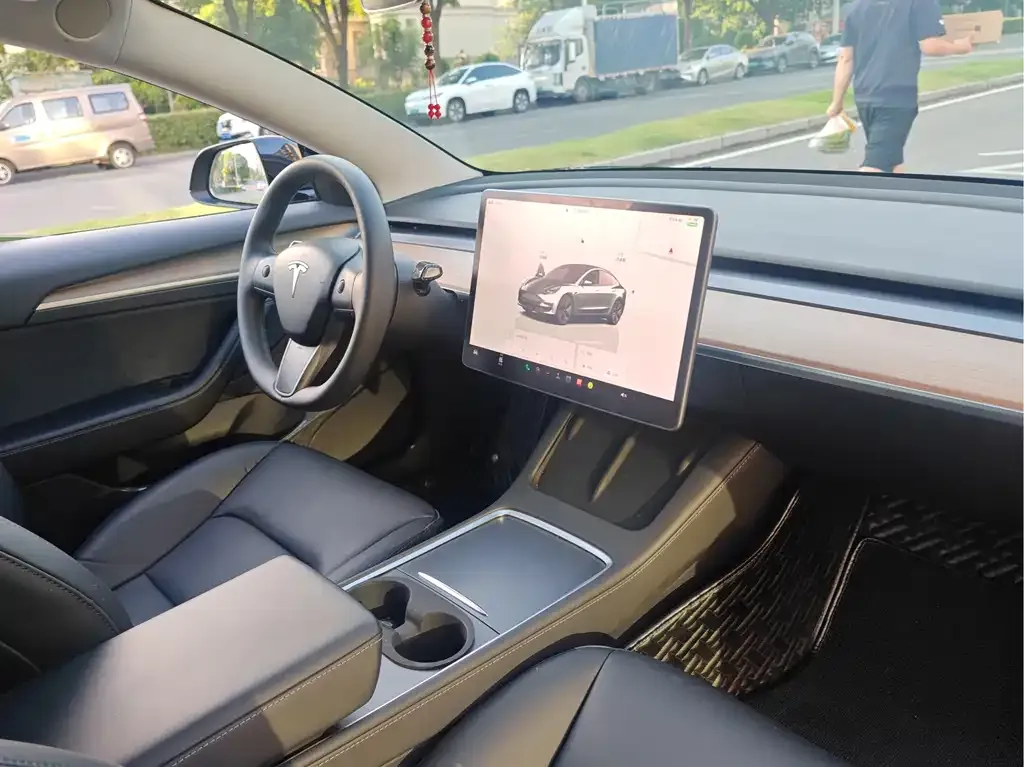 Tesla Model 3 — фото 5