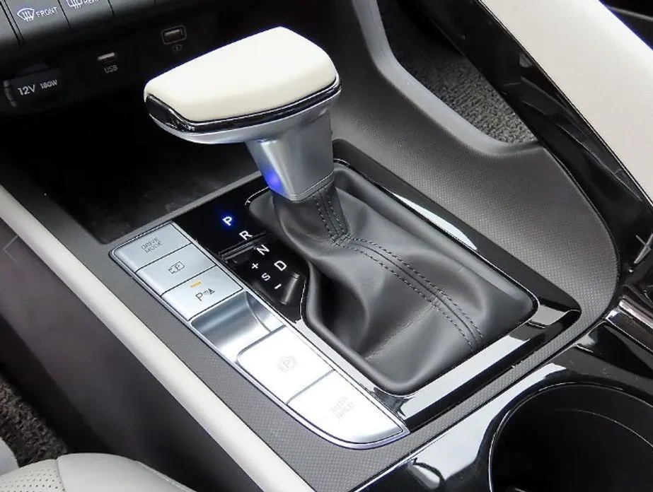 Hyundai AVANTE — фото 2