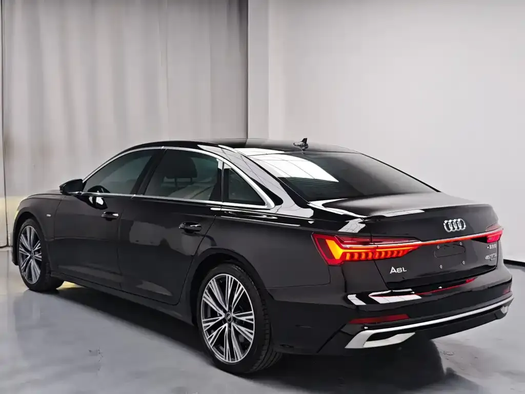 Audi A6L — фото 2