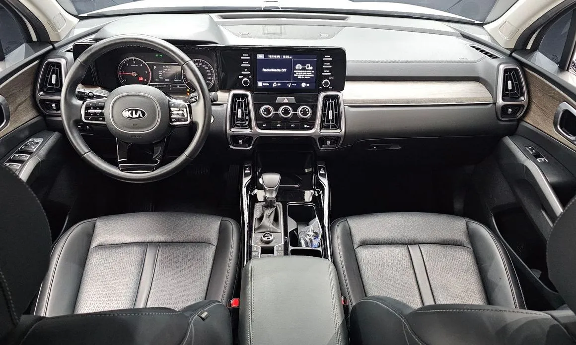 Kia Sorento — фото 8