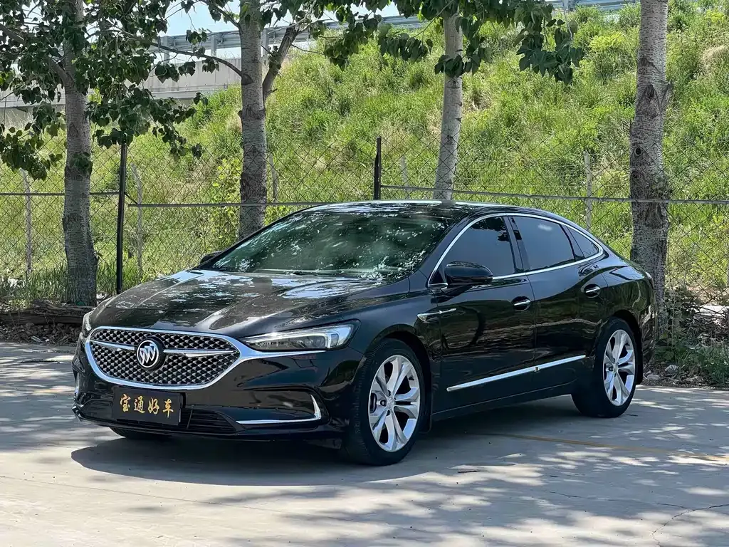 Buick LaCrosse — фото 1