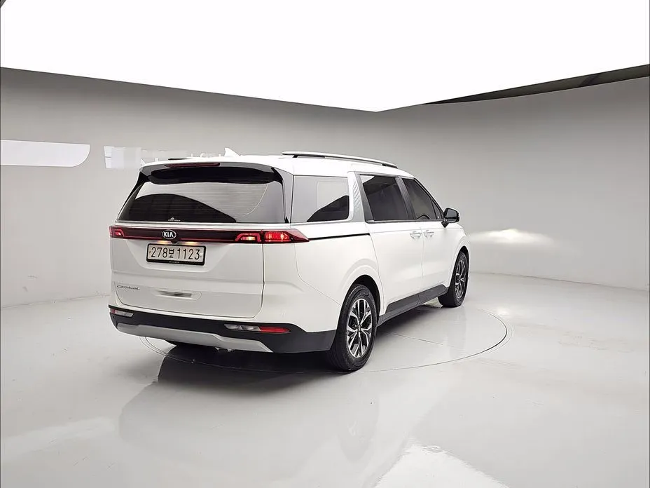 Kia Carnival — фото 3