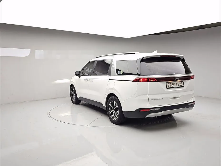 Kia Carnival — фото 8