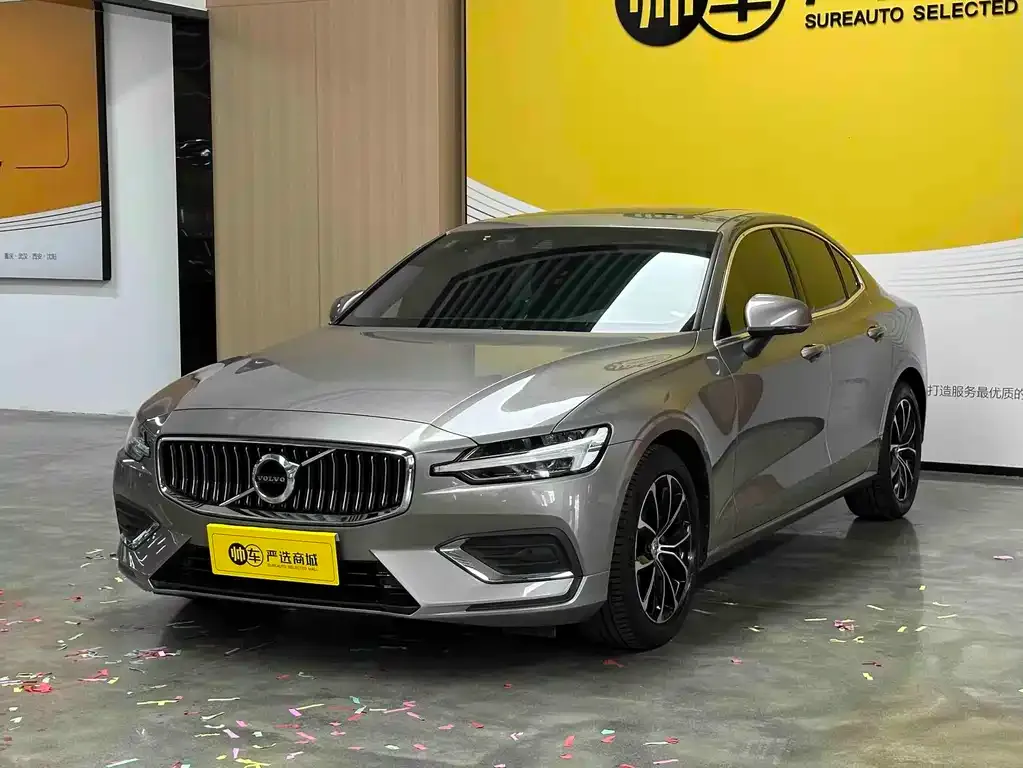 Volvo S60 — фото 1