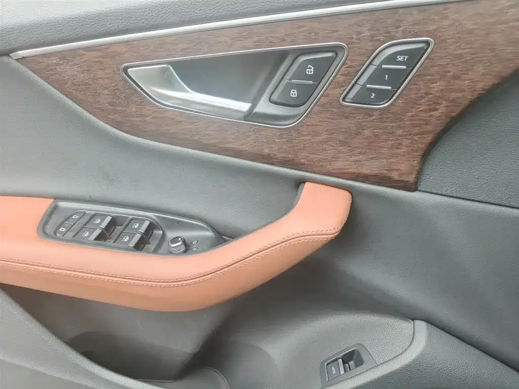 Audi Q7 2024 из CN, фото 9