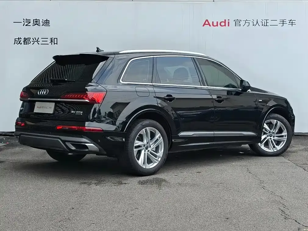 Audi Q7 2024 из CN, фото 7