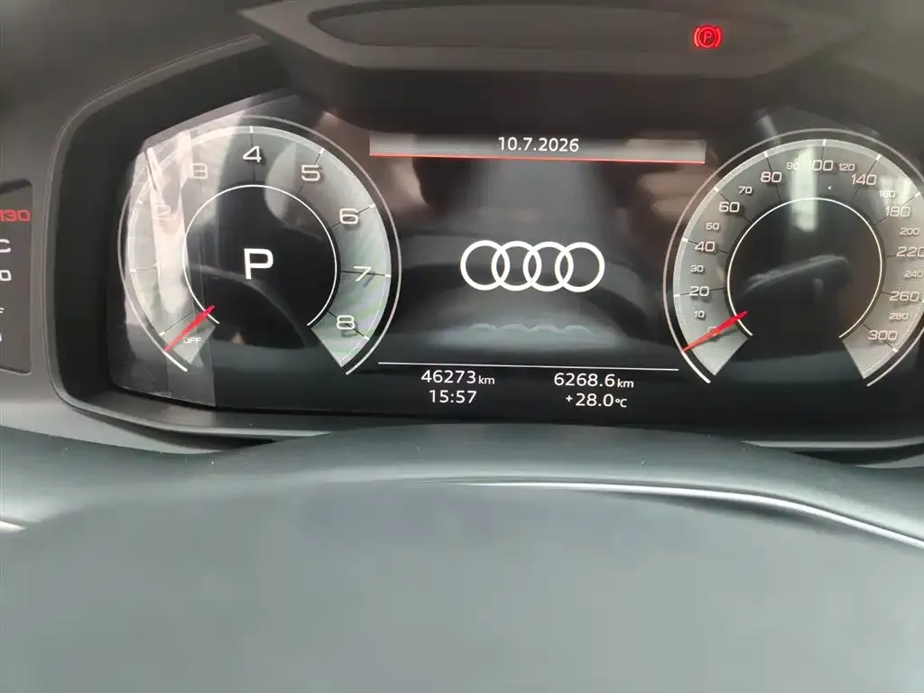 Audi Q7 2024 из CN, фото 2
