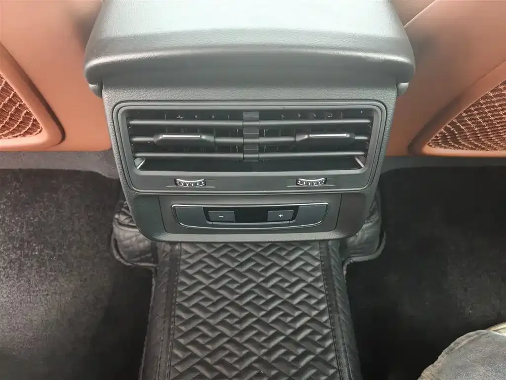 Audi Q7 2024 из CN, фото 3