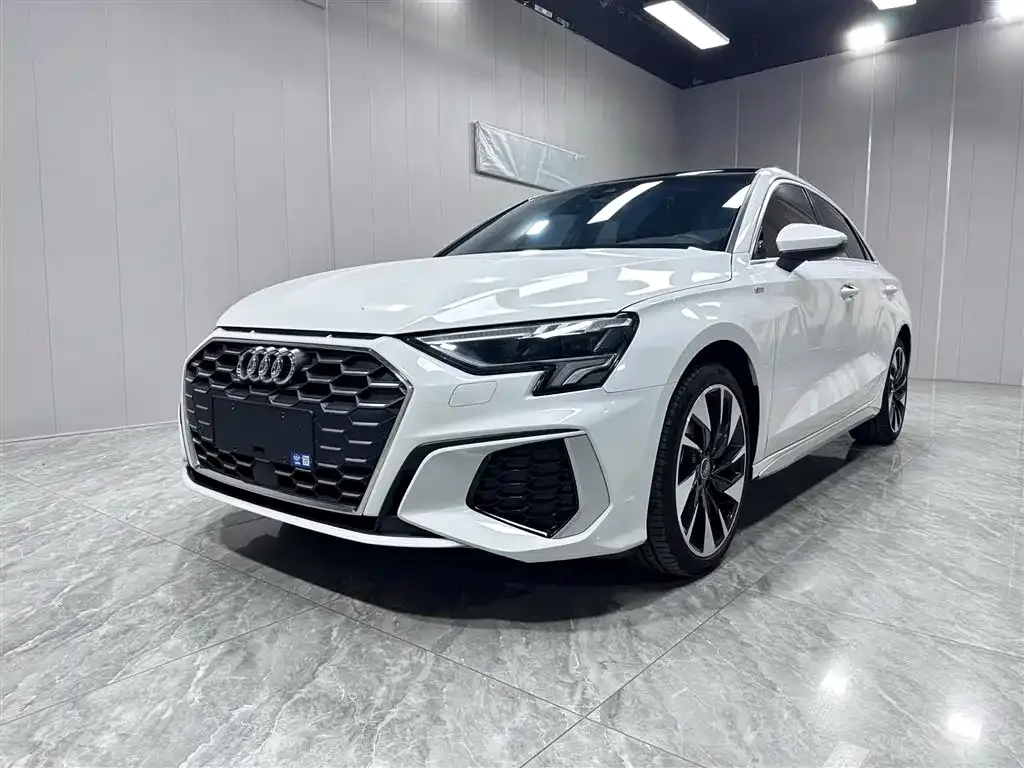 Audi A3 — фото 1
