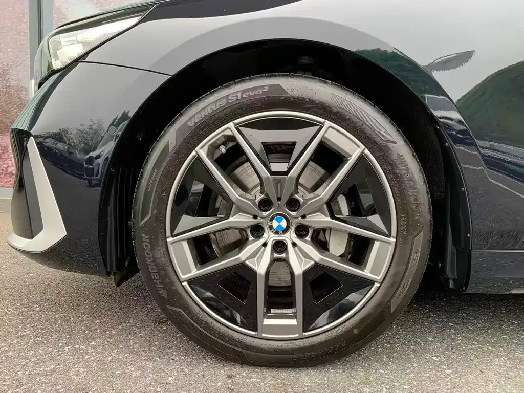 BMW 5 Series — фото 10