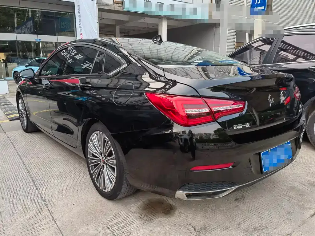 Hongqi H5 — фото 10